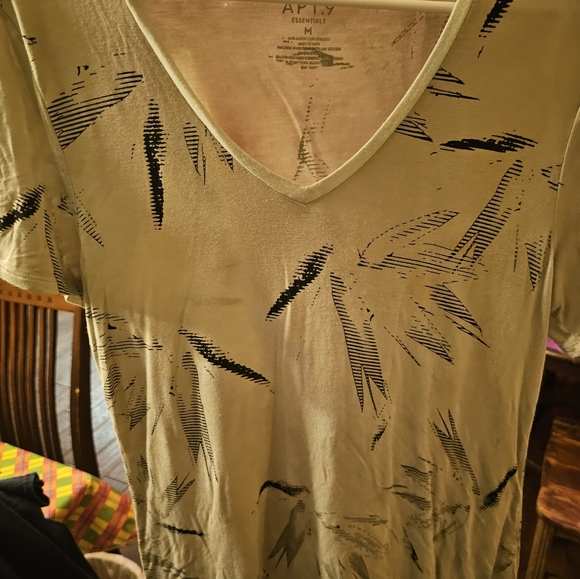 Apt 9 Top Medium - Picture 3 of 4